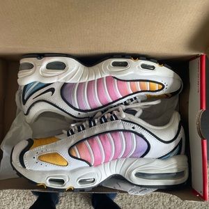 Size 8W- Nike Tailwind 4 2019